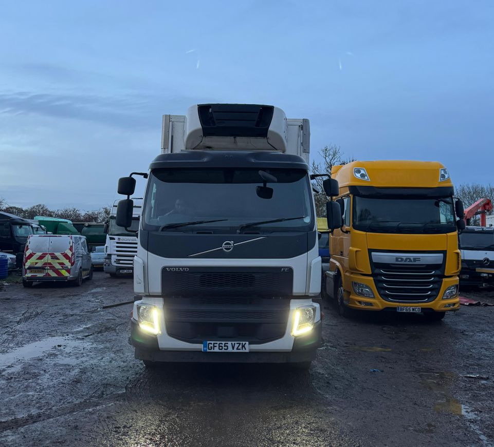 
								VOLVO FE320 6X2 SLP full									